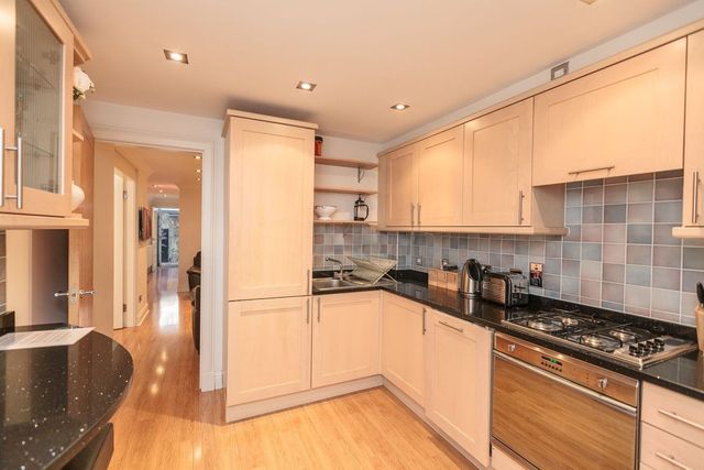  Image of 3 bedroom Flat to rent in Albany Street Edinburgh EH1 at New Town Edinburgh Edinburgh, EH1 3QN