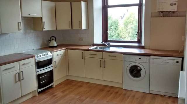  Image of 2 bedroom Flat to rent in Albert Road Glasgow G42 at Albert Road ( Croshill Glasgow, G42 8UB