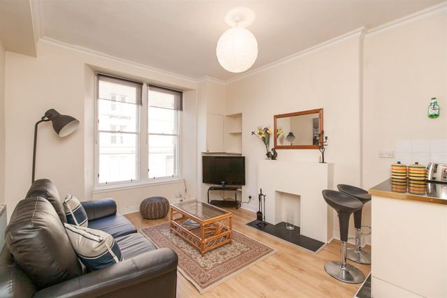  Image of 1 bedroom Flat to rent in Albert Street Edinburgh EH7 at Easter Road Edinburgh Edinburgh, EH7 5LR