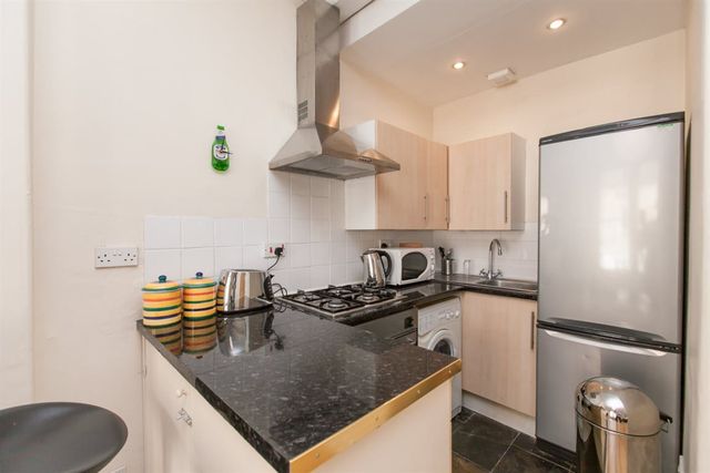  Image of 1 bedroom Flat to rent in Albert Street Edinburgh EH7 at Easter Road Edinburgh Edinburgh, EH7 5LR