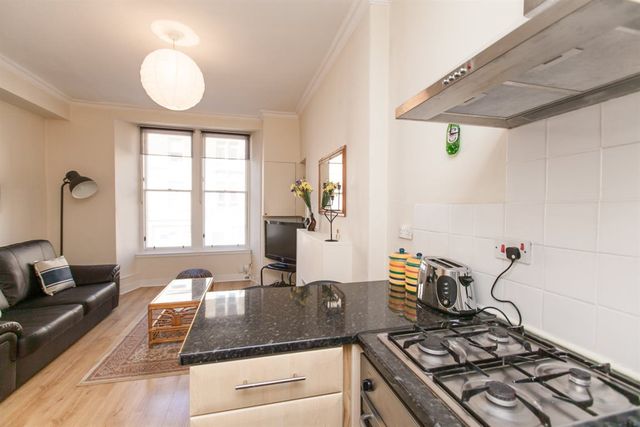  Image of 1 bedroom Flat to rent in Albert Street Edinburgh EH7 at Easter Road Edinburgh Edinburgh, EH7 5LR