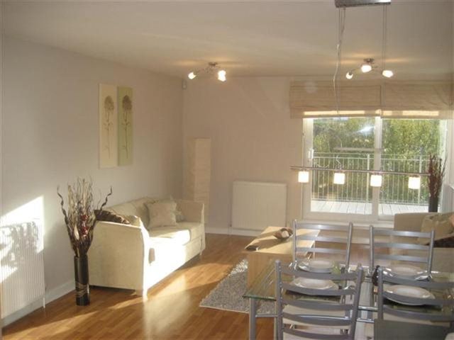  Image of 2 bedroom Flat to rent in Albion Gardens Edinburgh EH7 at Lochend Edinburgh Edinburgh, EH7 5QL