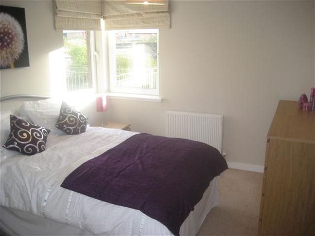 Image of 2 bedroom Flat to rent in Albion Gardens Edinburgh EH7 at Lochend Edinburgh Edinburgh, EH7 5QL