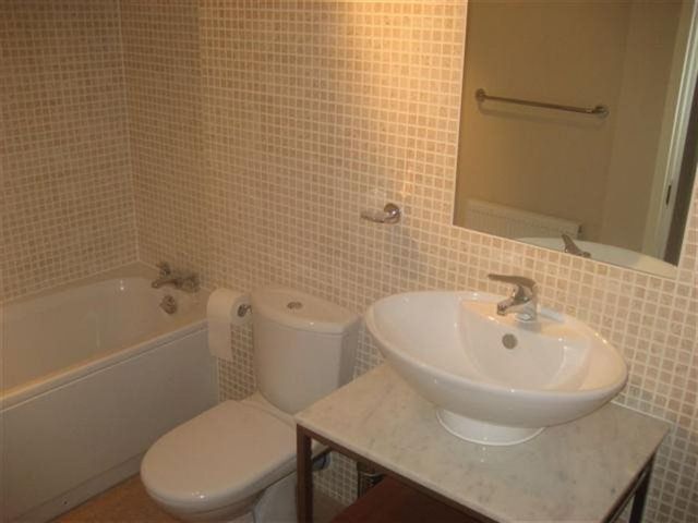  Image of 2 bedroom Flat to rent in Albion Gardens Edinburgh EH7 at Lochend Edinburgh Edinburgh, EH7 5QL