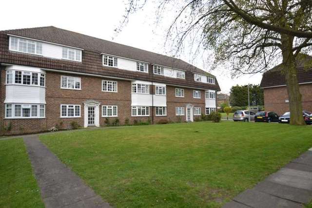  Image of 2 bedroom Apartment to rent in Alexandra Road Epsom KT17 at Alexandra Road  Epsom, KT17 4BY