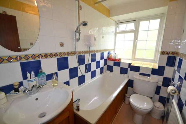  Image of 2 bedroom Apartment to rent in Alexandra Road Epsom KT17 at Alexandra Road  Epsom, KT17 4BY