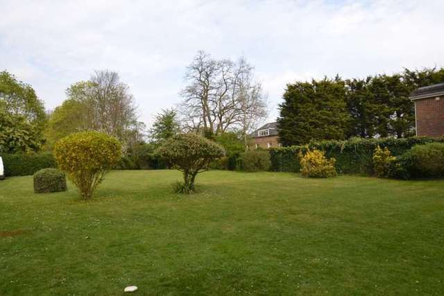  Image of 2 bedroom Apartment to rent in Alexandra Road Epsom KT17 at Alexandra Road  Epsom, KT17 4BY