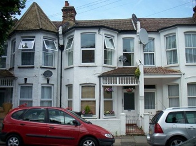  Image of 2 bedroom Flat to rent in Arcadian Gardens London N22 at Arcadian Gardens  Wood Green, N22 5AG
