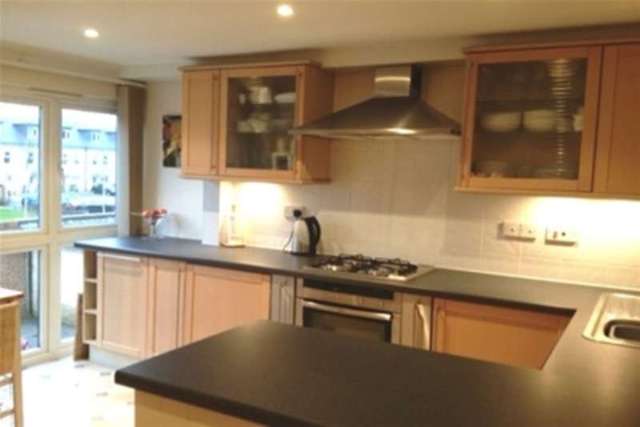  Image of 2 bedroom Flat to rent in Archers Road Shirley Southampton SO15 at Southampton, SO15 2LQ