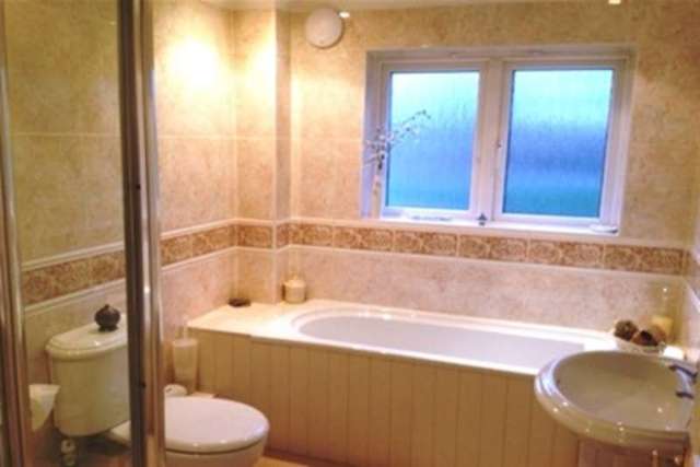  Image of 2 bedroom Flat to rent in Archers Road Shirley Southampton SO15 at Southampton, SO15 2LQ