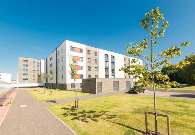  Image of 2 bedroom Flat to rent in Arneil Drive Edinburgh EH5 at Crewe Toll Edinburgh Edinburgh, EH5 2GR