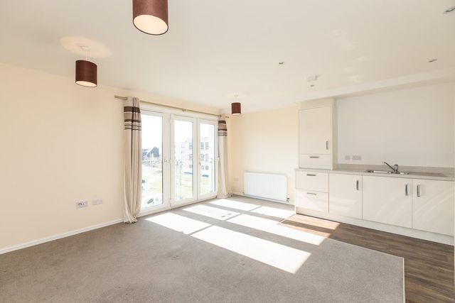  Image of 2 bedroom Flat to rent in Arneil Drive Edinburgh EH5 at Crewe Toll Edinburgh Edinburgh, EH5 2GR