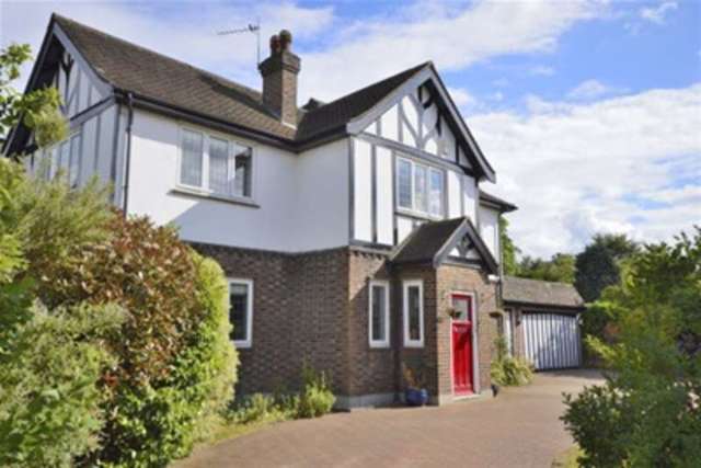  Image of 4 bedroom Detached house to rent in Ashley Close Walton-on-Thames KT12 at Walton-on-Thames, KT12 1BJ