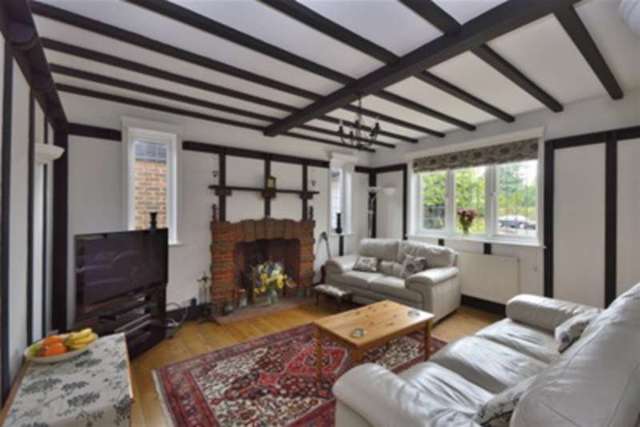  Image of 4 bedroom Detached house to rent in Ashley Close Walton-on-Thames KT12 at Walton-on-Thames, KT12 1BJ