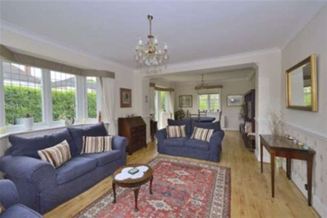  Image of 4 bedroom Detached house to rent in Ashley Close Walton-on-Thames KT12 at Walton-on-Thames, KT12 1BJ
