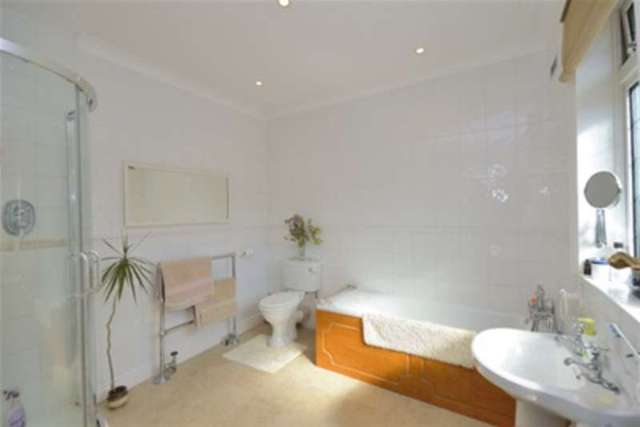  Image of 4 bedroom Detached house to rent in Ashley Close Walton-on-Thames KT12 at Walton-on-Thames, KT12 1BJ
