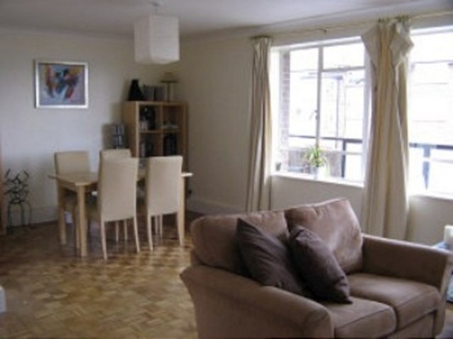  Image of 2 bedroom Flat to rent in Chase Road London N14 at Ashmead  Southgate, N14 4QX