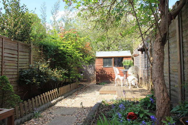  Image of Flat for sale in Avenue South Berrylands Surbiton KT5 at Surbiton Surrey, KT5 8PJ