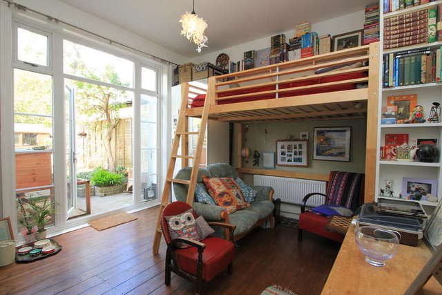  Image of Flat for sale in Avenue South Berrylands Surbiton KT5 at Surbiton Surrey, KT5 8PJ