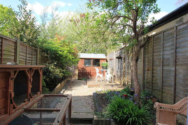  Image of Flat for sale in Avenue South Berrylands Surbiton KT5 at Surbiton Surrey, KT5 8PJ