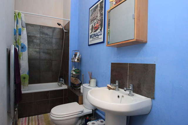  Image of Flat for sale in Avenue South Berrylands Surbiton KT5 at Surbiton Surrey, KT5 8PJ