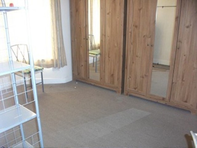  Image of 2 bedroom Ground Flat to rent in Balfour Road Ilford IG1 at Balfour Road  ilford, IG1 4HX