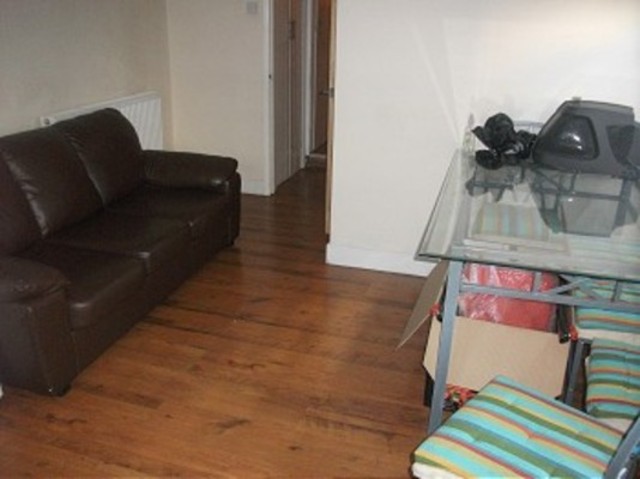  Image of 2 bedroom Ground Flat to rent in Balfour Road Ilford IG1 at Balfour Road  ilford, IG1 4HX