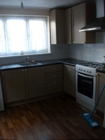  Image of 2 bedroom Ground Flat to rent in Balfour Road Ilford IG1 at Balfour Road  ilford, IG1 4HX