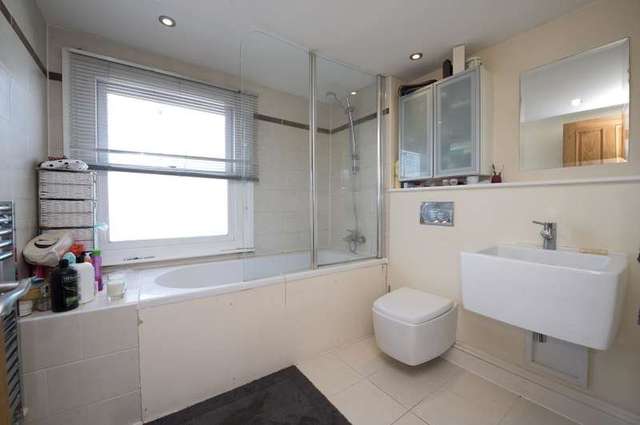  Image of 1 bedroom Flat to rent in Balham Grove London SW12 at Balham Grove  London, SW12 8AZ