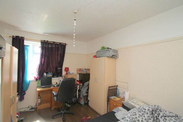  Image of 4 bedroom Flat to rent in Ernest Street London E1 at Bantry House  London, E1 4QX