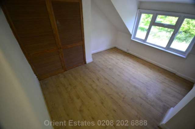  Image of 2 bedroom Flat to rent in Barford Close London NW4 at Barford Close Hendon London, NW4 4XG