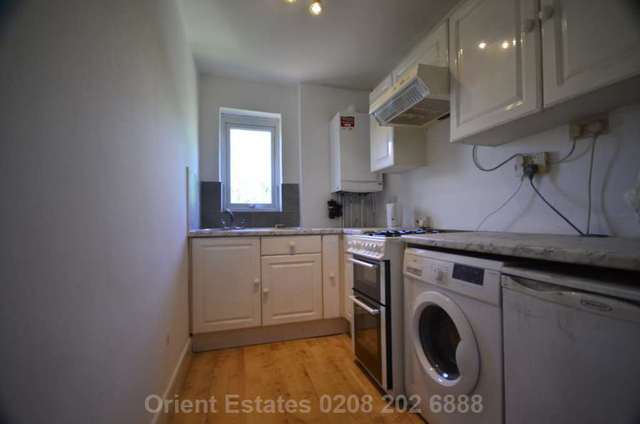  Image of 2 bedroom Flat to rent in Barford Close London NW4 at Barford Close Hendon London, NW4 4XG