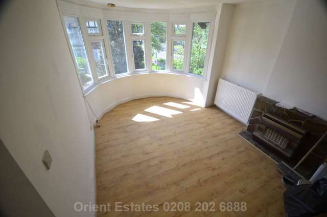  Image of 2 bedroom Flat to rent in Barford Close London NW4 at Barford Close Hendon London, NW4 4XG