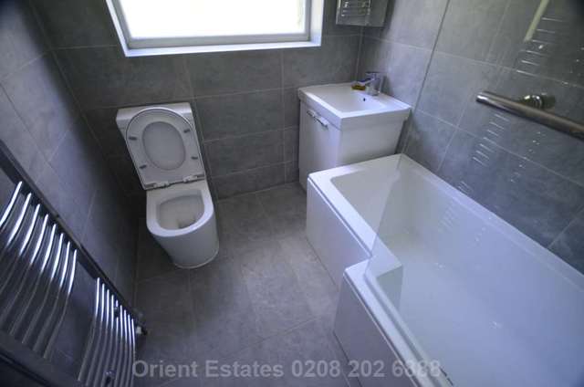  Image of 2 bedroom Flat to rent in Barford Close London NW4 at Barford Close Hendon London, NW4 4XG