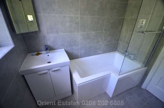  Image of 2 bedroom Flat to rent in Barford Close London NW4 at Barford Close Hendon London, NW4 4XG