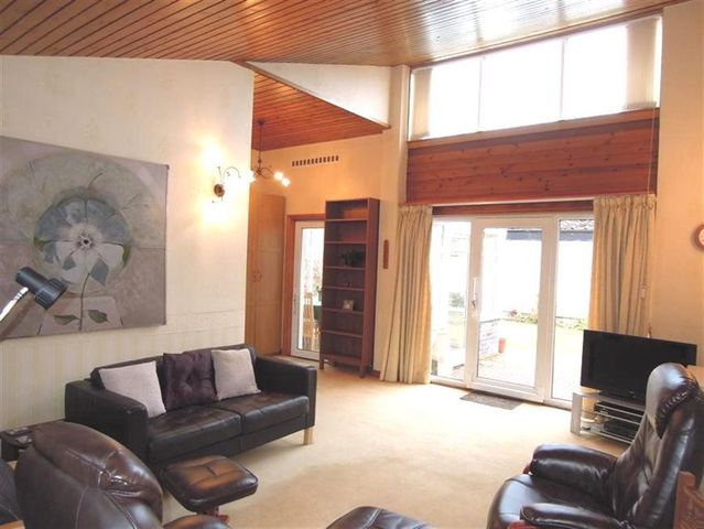  Image of 3 bedroom Detached house to rent in Barntongate Avenue Edinburgh EH4 at Barnton Edinburgh Edinburgh, EH4 8BH