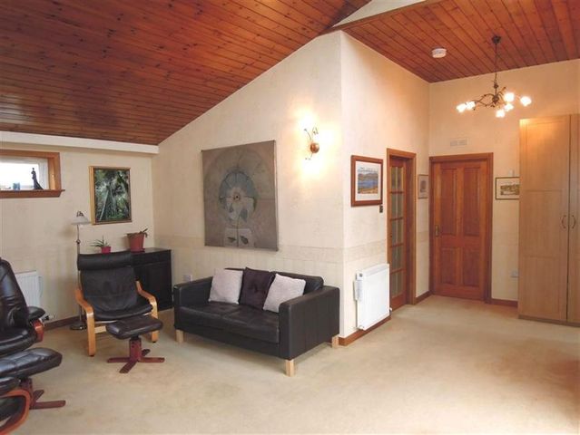  Image of 3 bedroom Detached house to rent in Barntongate Avenue Edinburgh EH4 at Barnton Edinburgh Edinburgh, EH4 8BH