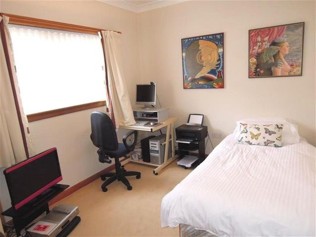  Image of 3 bedroom Detached house to rent in Barntongate Avenue Edinburgh EH4 at Barnton Edinburgh Edinburgh, EH4 8BH
