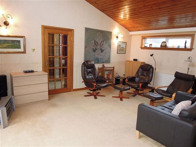  Image of 3 bedroom Detached house to rent in Barntongate Avenue Edinburgh EH4 at Barnton Edinburgh Edinburgh, EH4 8BH