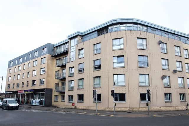  Image of 2 bedroom Flat to rent in Barrland Street Glasgow G41 at Pollokshields Glasgow Glasgow, G41 1RH