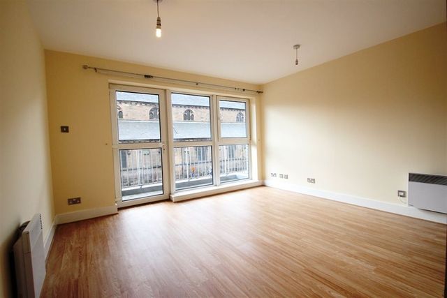  Image of 2 bedroom Flat to rent in Barrland Street Glasgow G41 at Pollokshields Glasgow Glasgow, G41 1RH