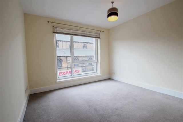  Image of 2 bedroom Flat to rent in Barrland Street Glasgow G41 at Pollokshields Glasgow Glasgow, G41 1RH