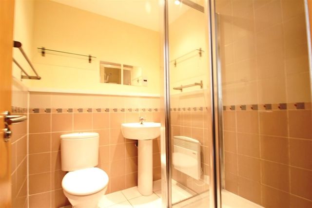  Image of 2 bedroom Flat to rent in Barrland Street Glasgow G41 at Pollokshields Glasgow Glasgow, G41 1RH