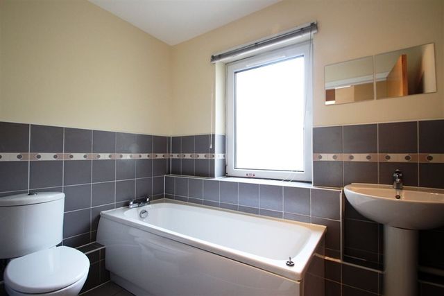  Image of 2 bedroom Flat to rent in Barrland Street Glasgow G41 at Pollokshields Glasgow Glasgow, G41 1RH
