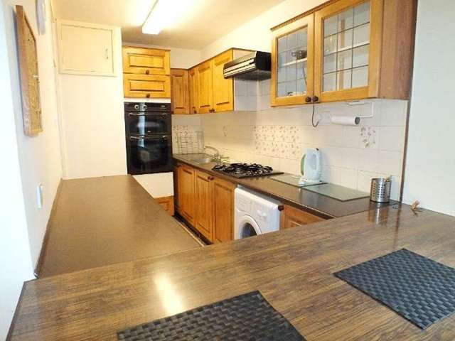  Image of 3 bedroom Flat to rent in Lingwood Close Chilworth Southampton SO16 at Lingwood Close  Southampton, SO16 7GF
