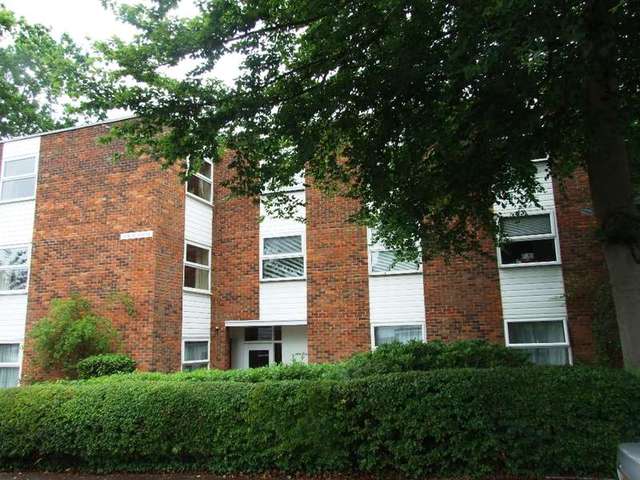  Image of 3 bedroom Flat to rent in Lingwood Close Chilworth Southampton SO16 at Lingwood Close  Southampton, SO16 7GF