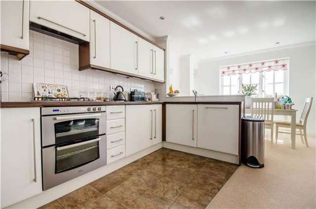  Image of 2 bedroom Apartment for sale in Hinton Way Great Shelford Cambridge CB22 at Great Shelford, CB22 5AD