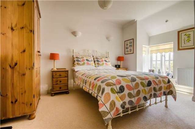  Image of 2 bedroom Apartment for sale in Hinton Way Great Shelford Cambridge CB22 at Great Shelford, CB22 5AD