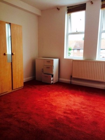  Image of 2 bedroom Flat to rent in Becontree Avenue Becontree Dagenham RM8 at = BECONTREE AVENUE  DAGENHAM, RM8 2UB