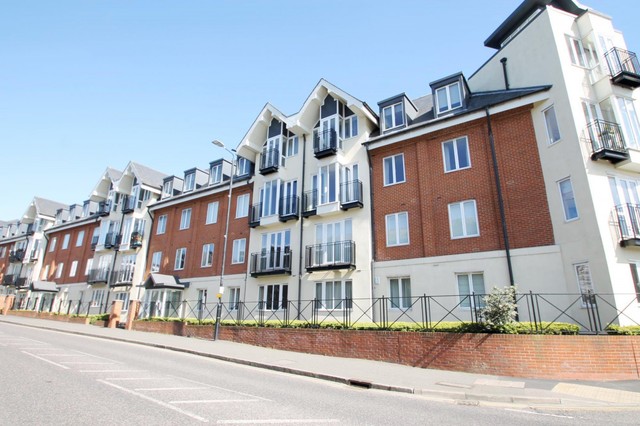  Image of 2 bedroom Flat to rent in London Road St. Albans AL1 at 25 London Road  St. Albans, AL1 1LB